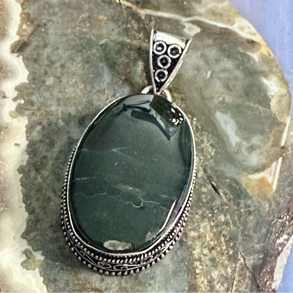Artisan Jewelry Handcrafted BLOODSTONE Dark Green Oval Stone Pendant Necklace
